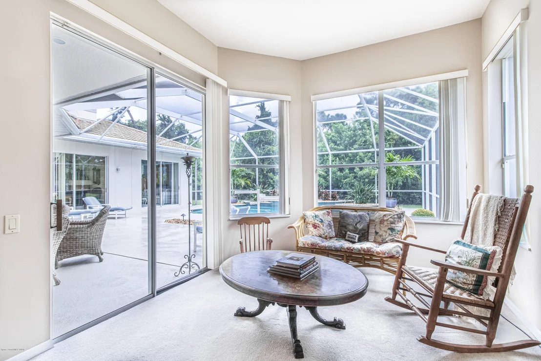 Photo of 735 Glengarry Drive