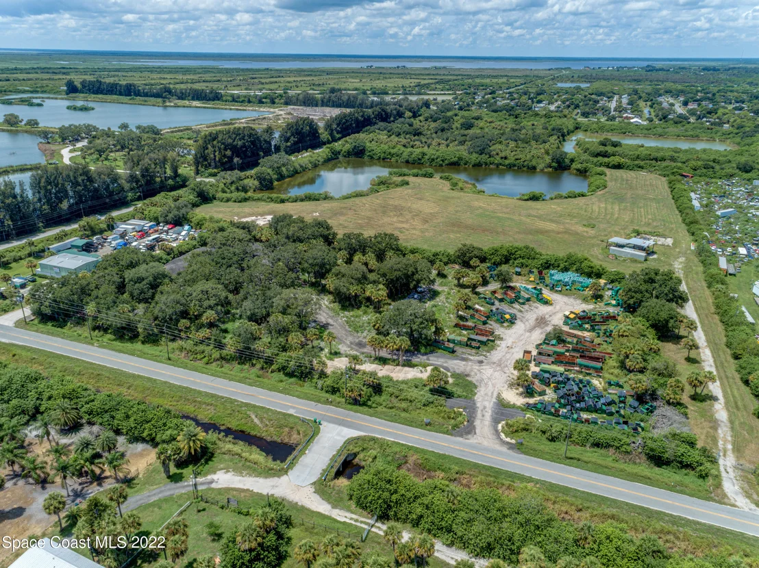 Photo of 555 S Range Road