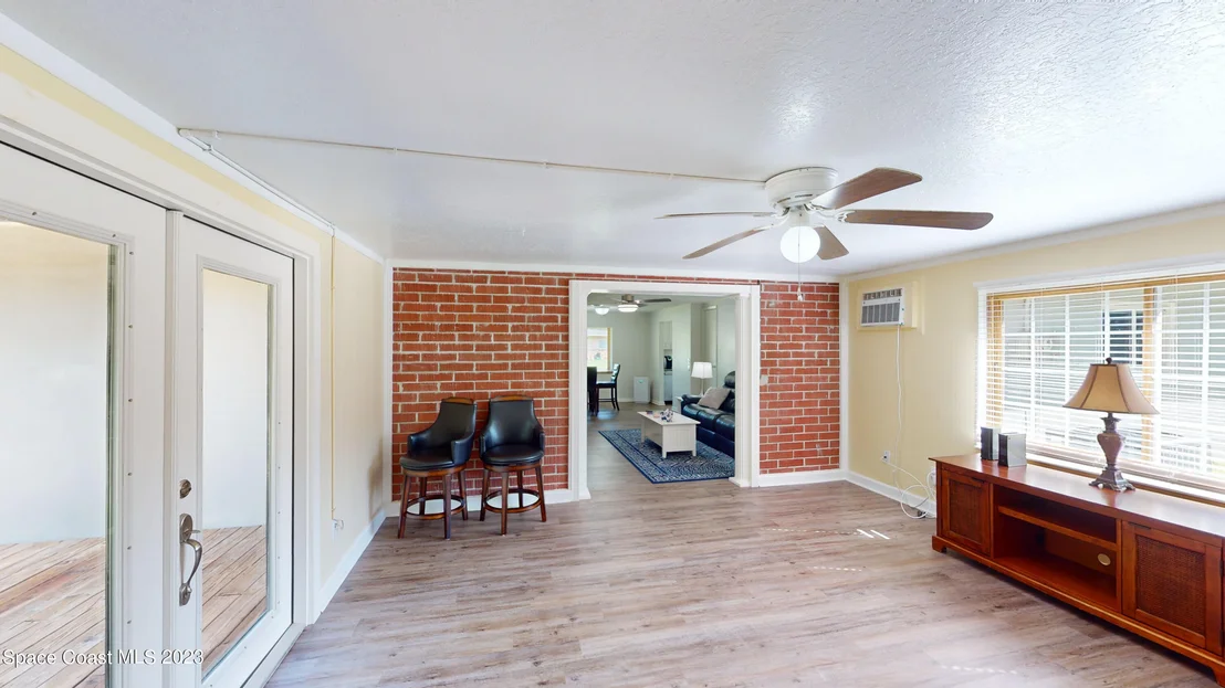 Photo of 1045 Green Road