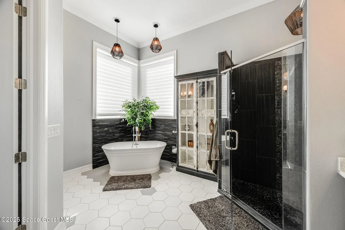 Photo of 4236 Hield Road NW