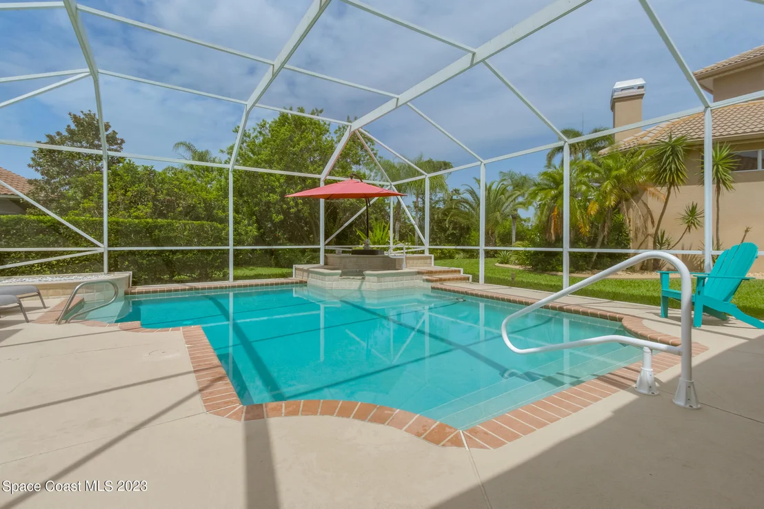 Photo of 844 Chatsworth Drive