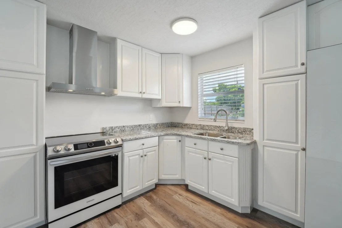 Photo of 3282 Abbott Avenue NE