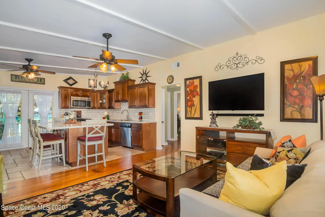 Photo of 309 Live Oak Lane