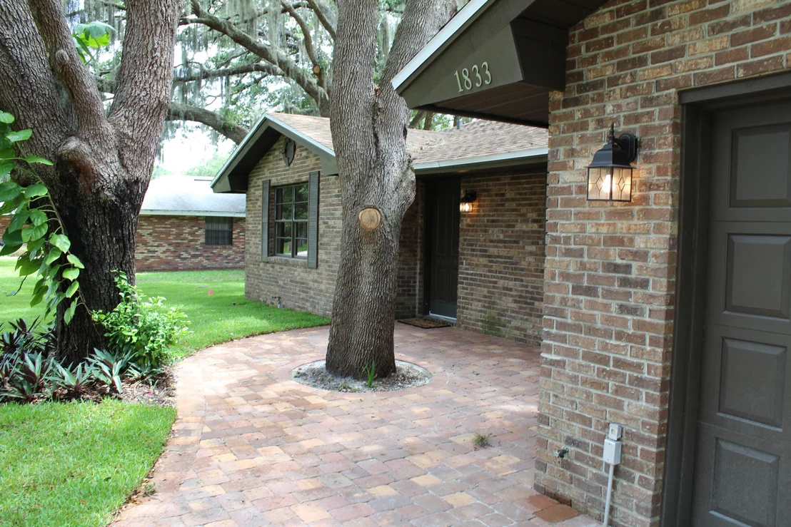 Photo of 1833 Oakwood