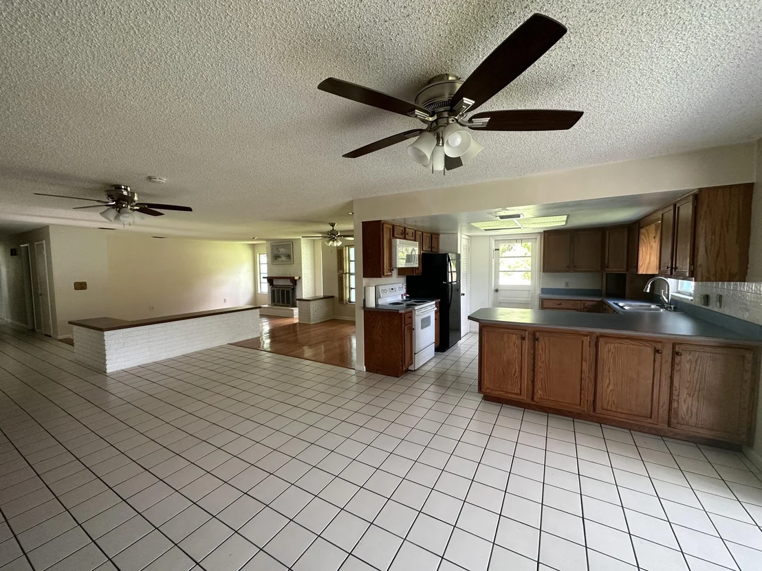 Photo of 319 Meadowood Lane