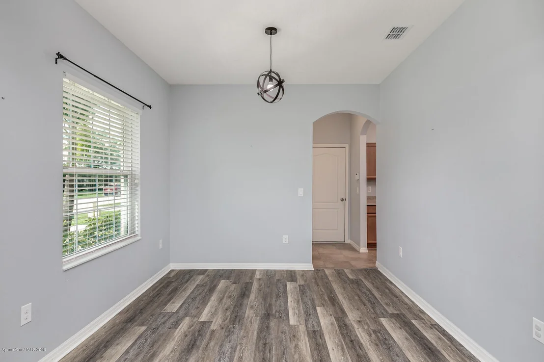 Photo of 1102 Morgan Circle NE