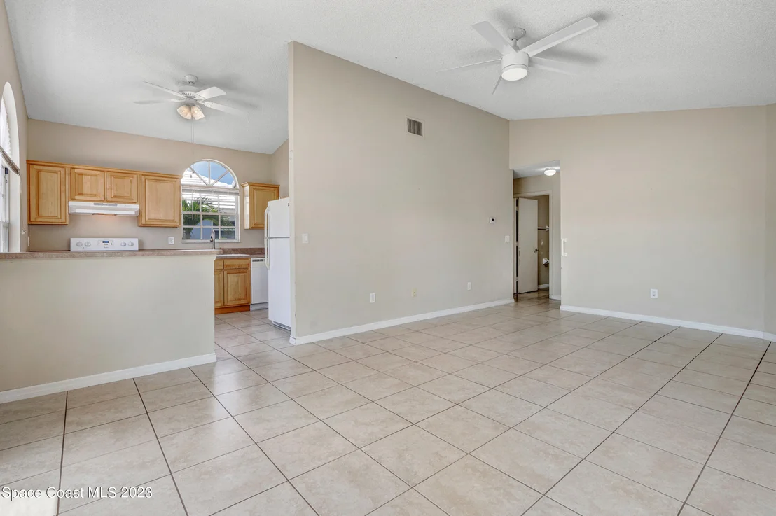 Photo of 963 Wateroak Drive NE