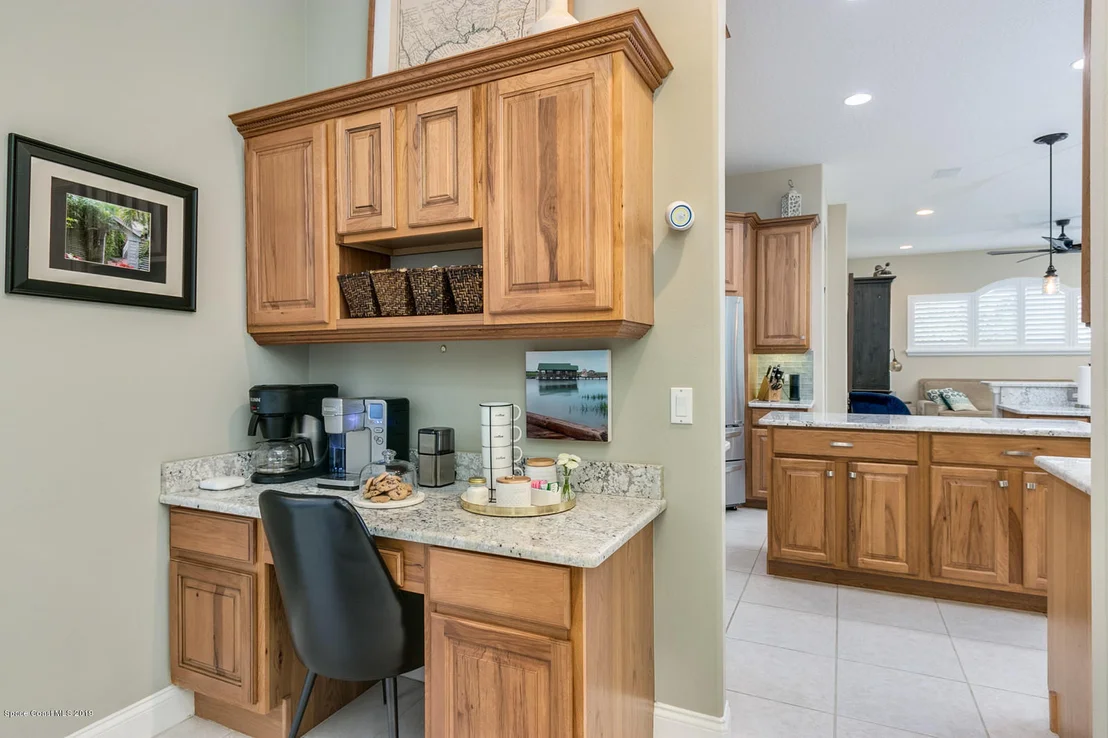 Photo of 824 Chatsworth Drive