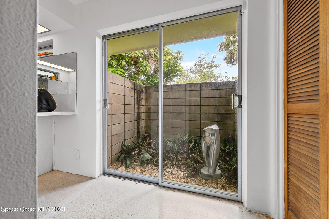 Photo of 598 Seabreeze Drive