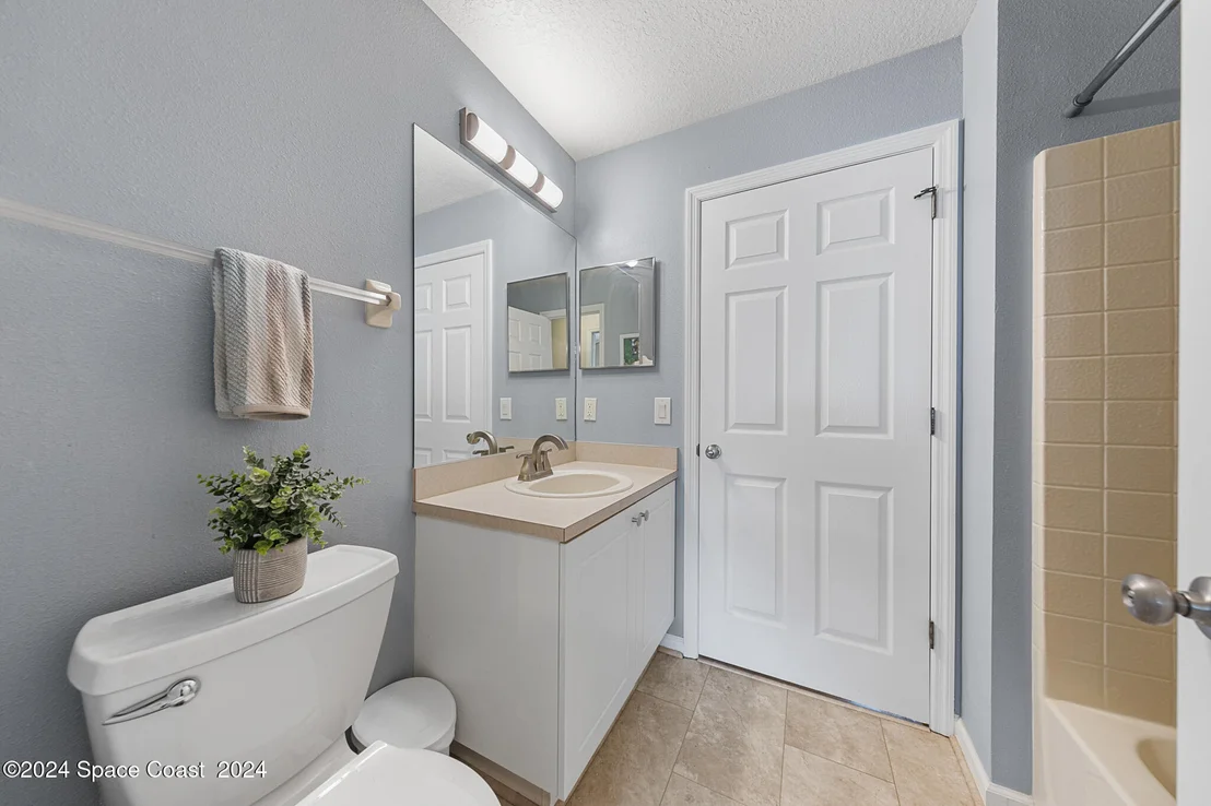 Photo of Unit 103 at 890 Luminary