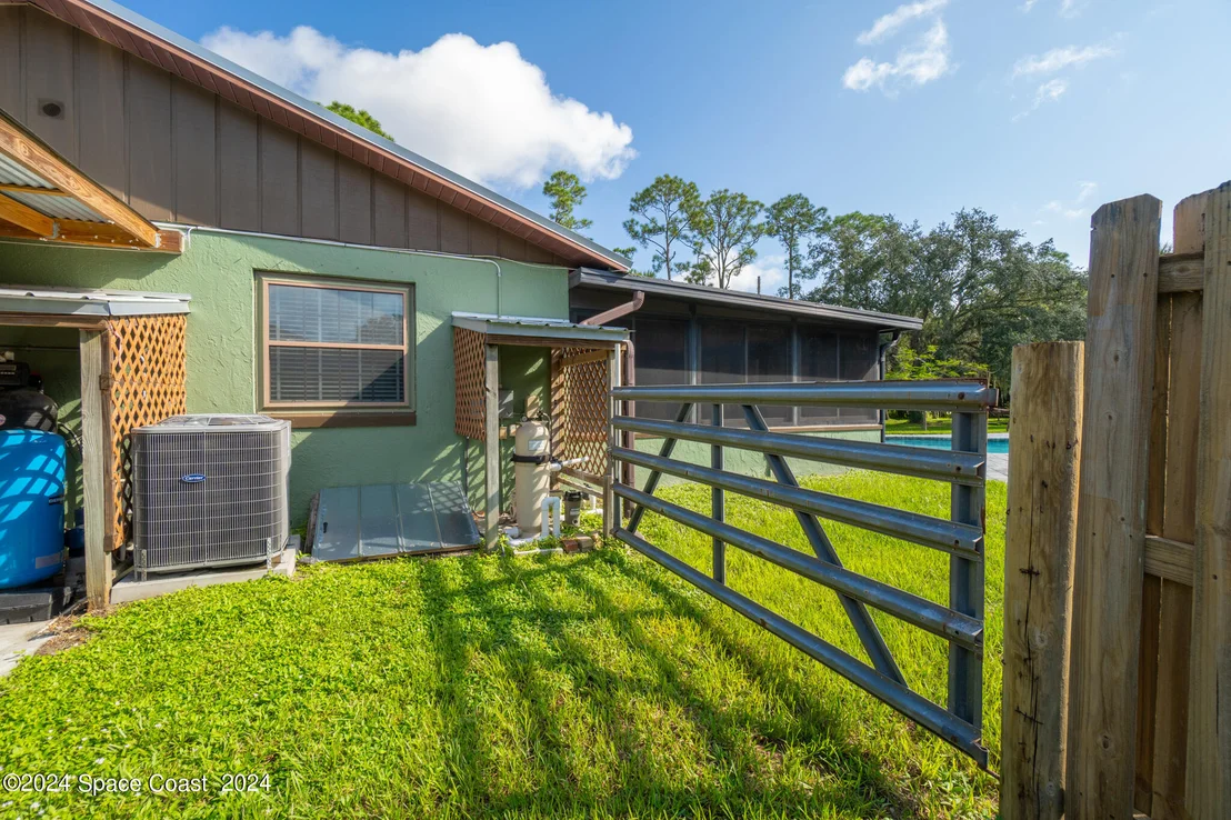 Photo of 3893 Burton Road