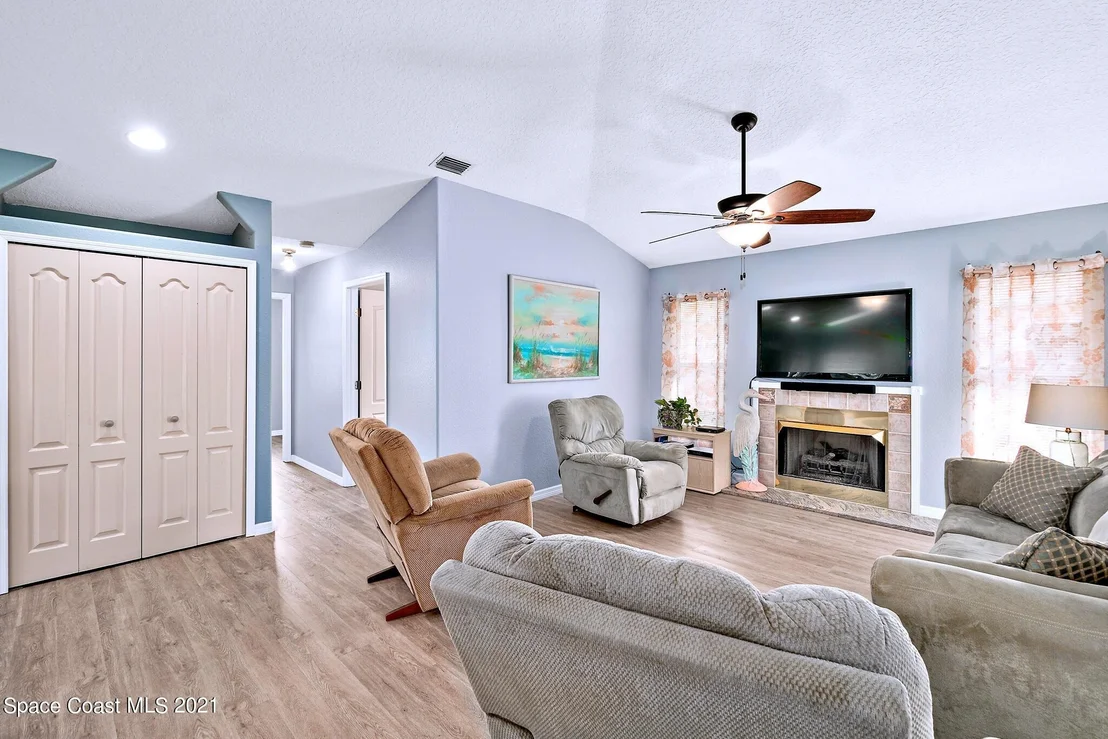 Photo of 1214 Walnut Grove Way
