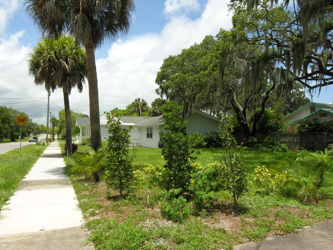 Photo of 736 Aurora Road