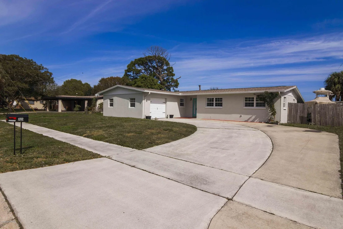 Photo of 1332 Estridge Drive