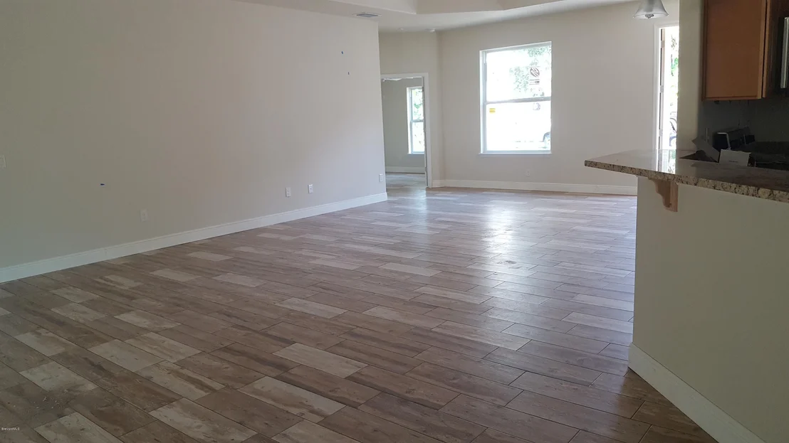 Photo of 1449 Van Eck Road NE