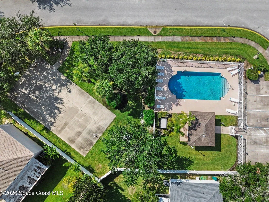 Photo of 1216 White Oak Circle
