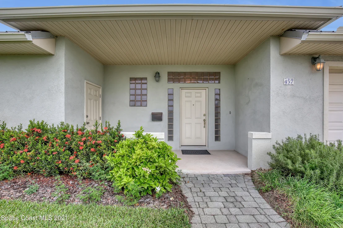 Photo of 457 Cardinal Drive