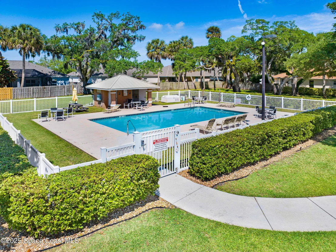 Photo of 2074 Botanica Circle