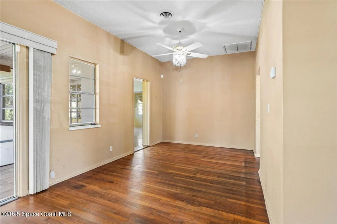 Photo of 1224 Sun Circle W