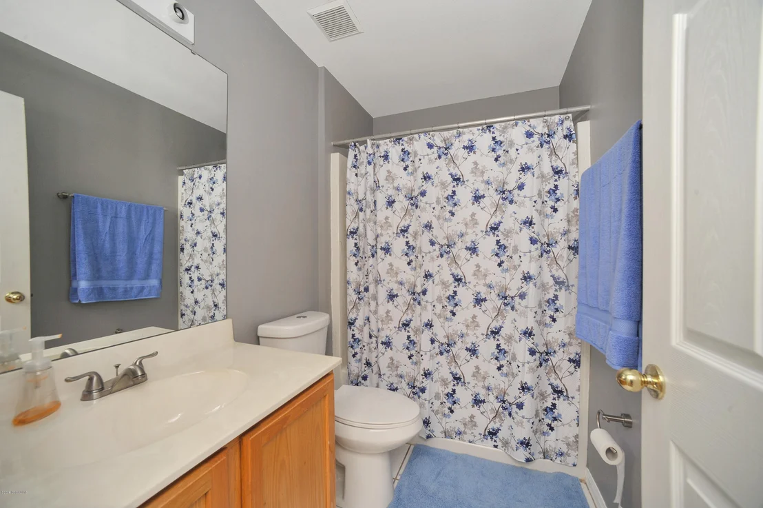 Photo of 1265 White Oak Circle