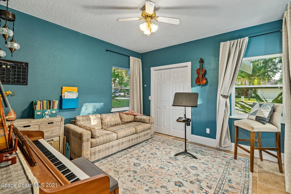 Photo of 472 Peregrine Drive