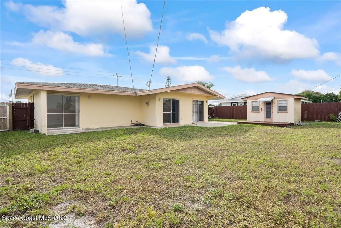 Photo of 752 Bianca Drive NE