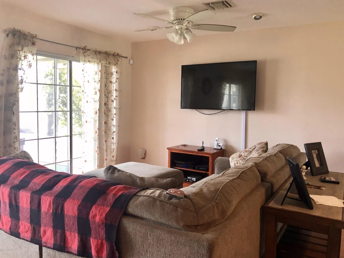 Photo of 730 Bianca Drive NE
