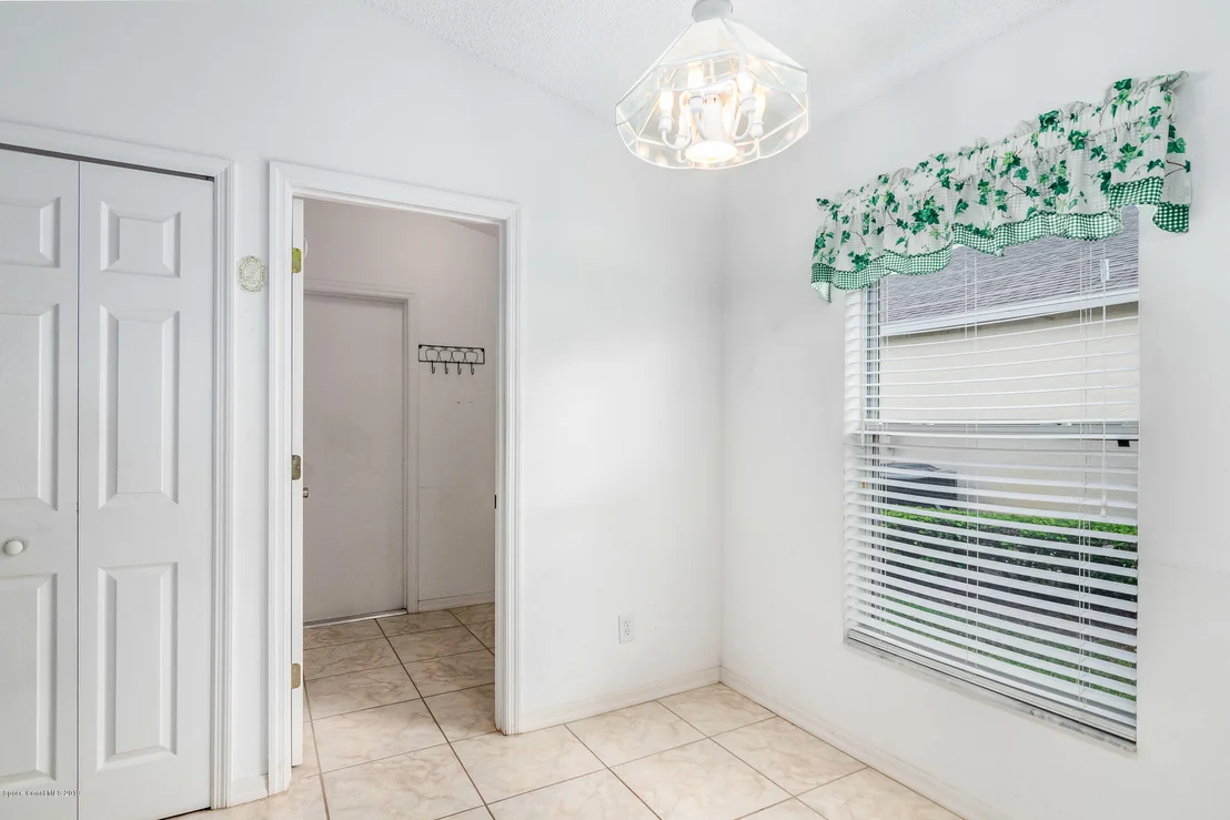 Photo of 972 Villa Drive