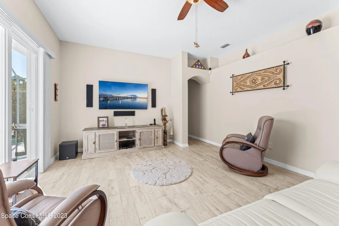 Photo of 665 Carriage Hill Road