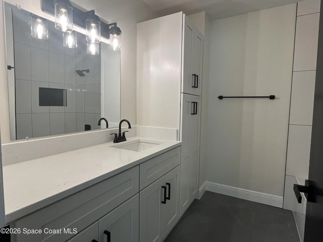 Photo of 1171 Riviera Drive NE