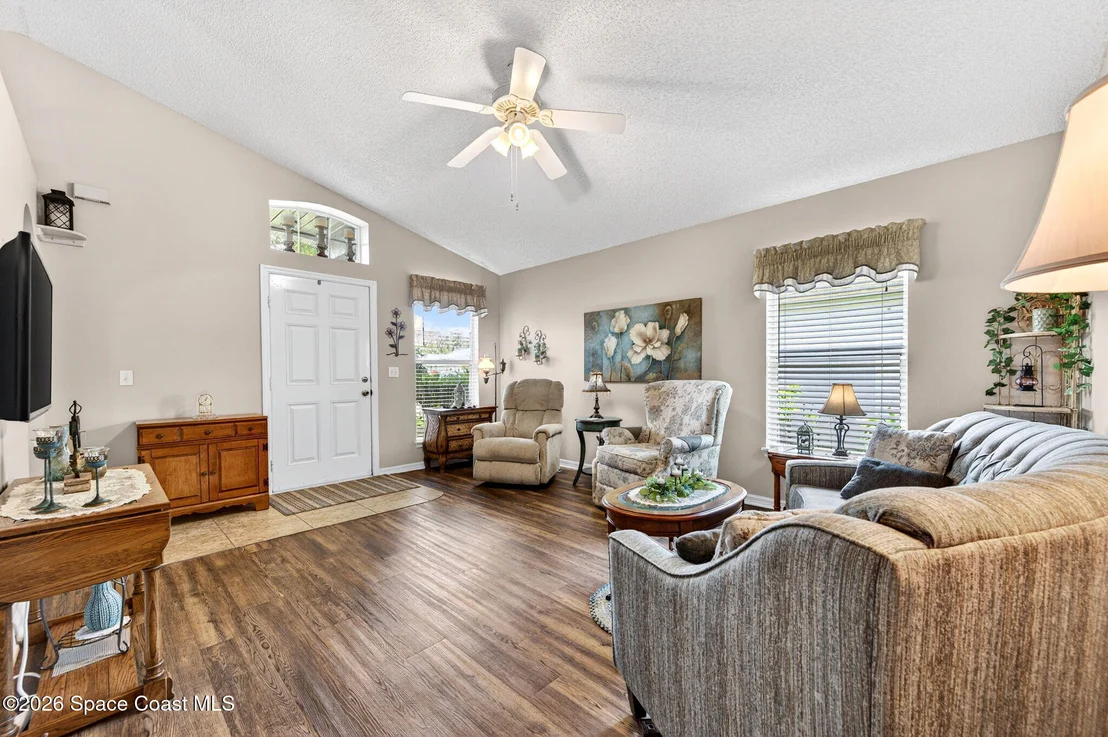 Photo of 2125 Redwood Circle NE