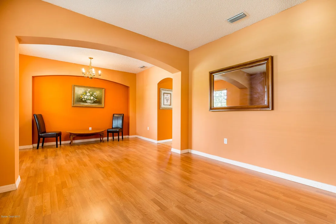 Photo of 981 Hollister Drive