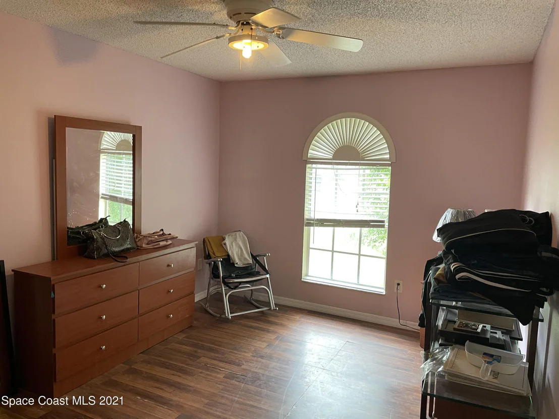 Photo of 751 Becker Avenue NE