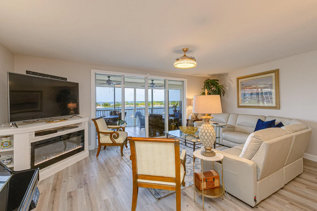 Photo of Unit 503 at 100 Riverside Drive