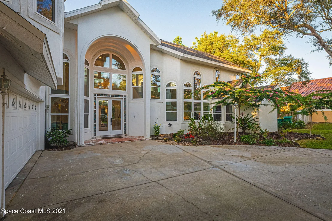 Photo of 472 Peregrine Drive
