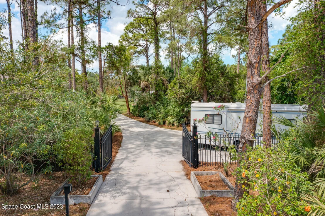 Photo of 2880 Grant Road