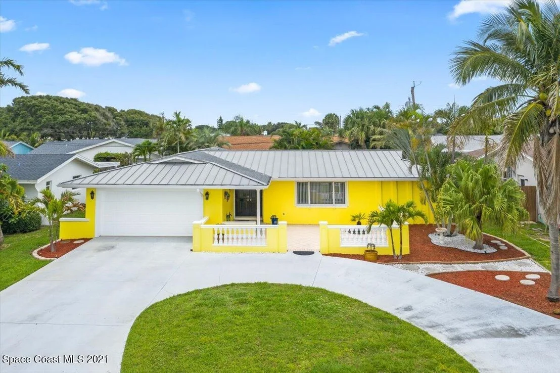 Photo of 320 Bahama Drive