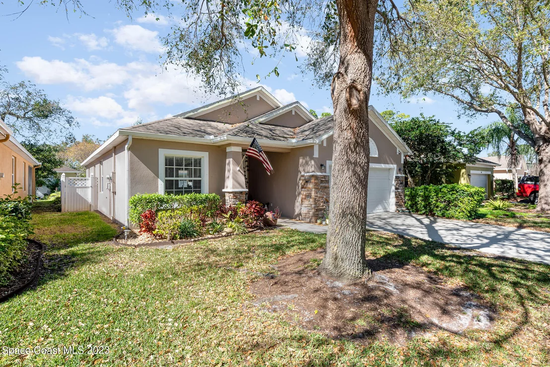Photo of 402 Waterside Circle