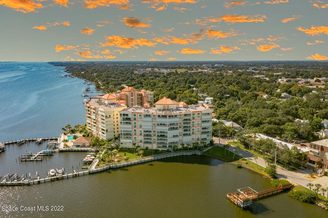 Photo of Unit 606 at 100 Riverside Drive