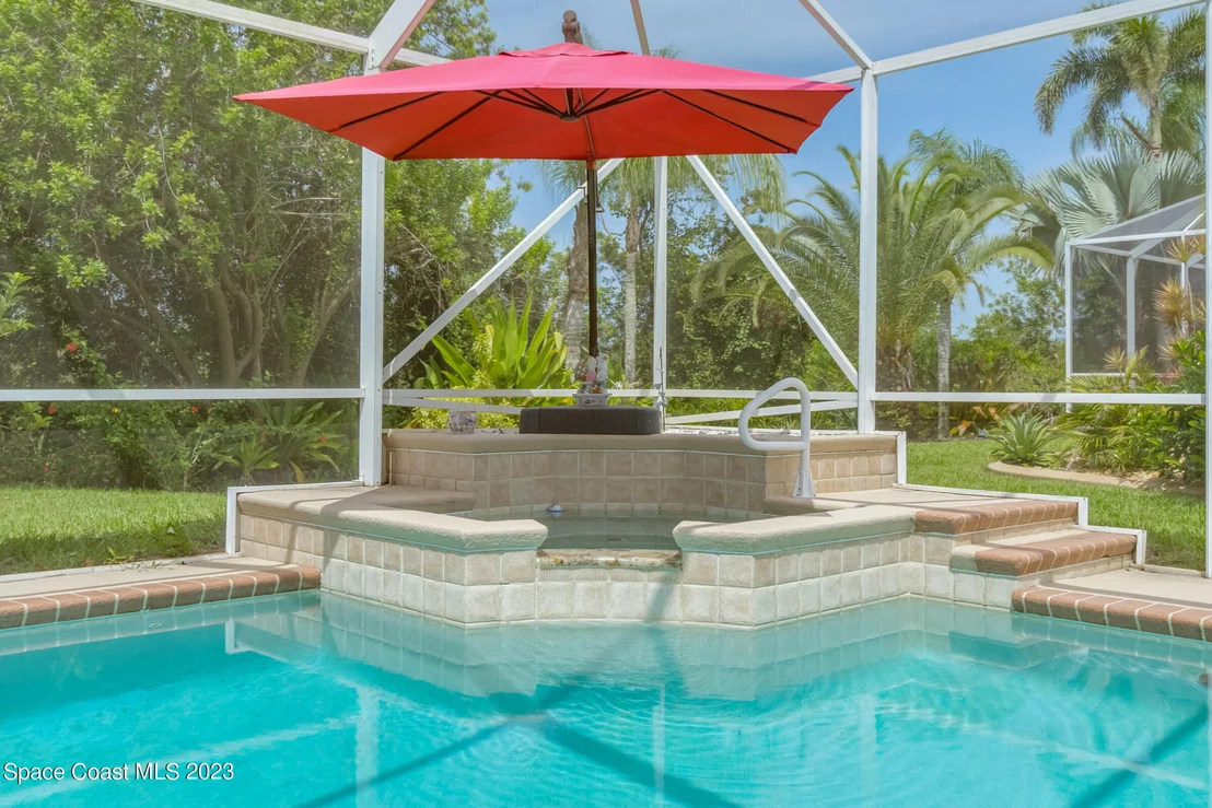 Photo of 844 Chatsworth Drive