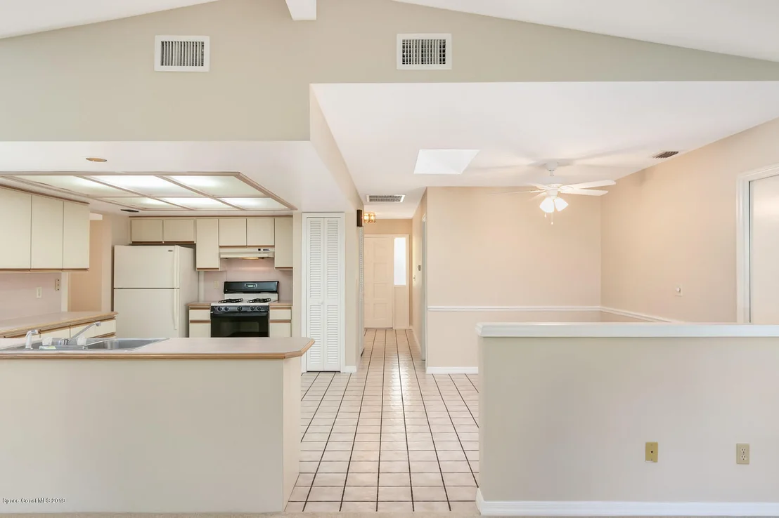 Photo of 2274 Woodlawn Circle