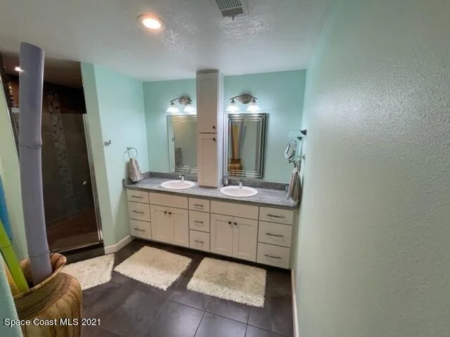 Photo of 405 Crescent Drive