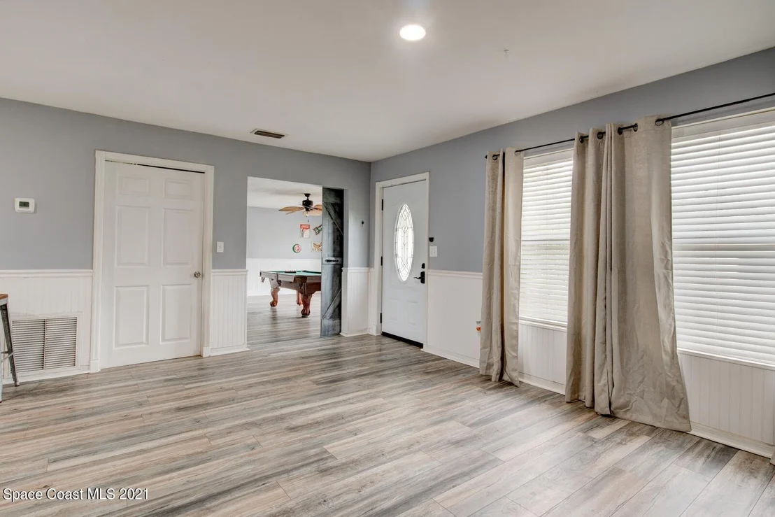 Photo of 6039 Apple Avenue
