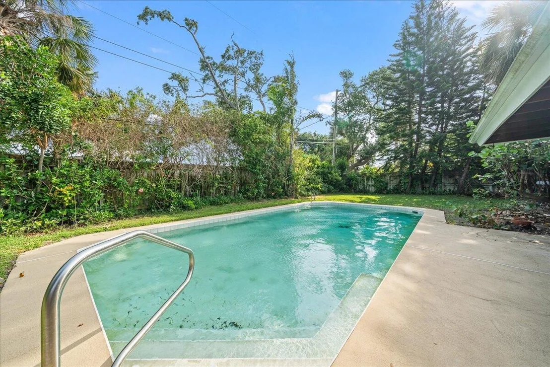 Photo of 550 Seabreeze Drive