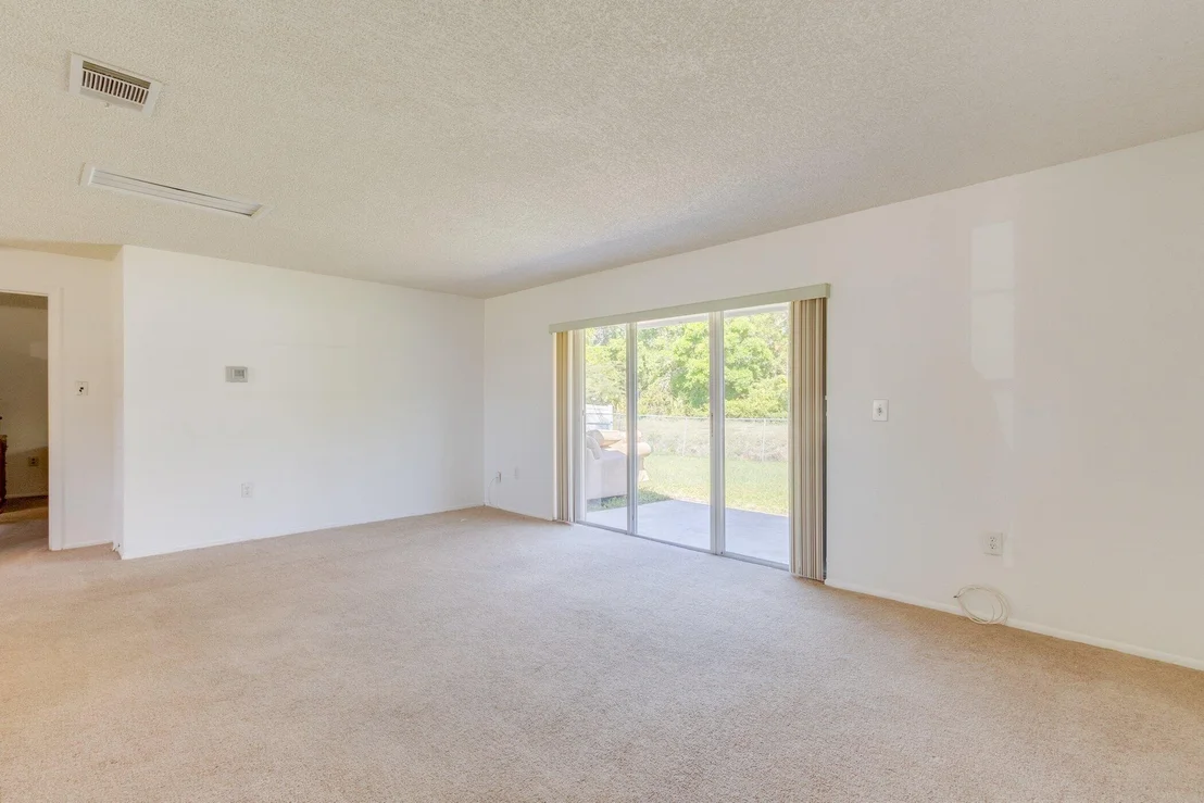 Photo of 2858 Pembroke Road