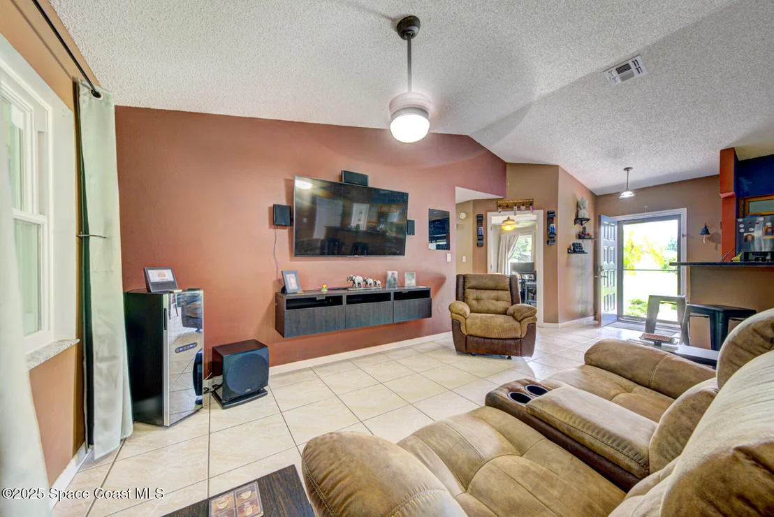 Photo of 5370 Holden Road