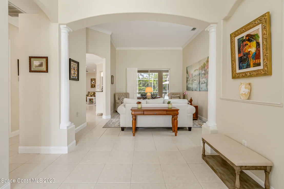 Photo of 844 Chatsworth Drive