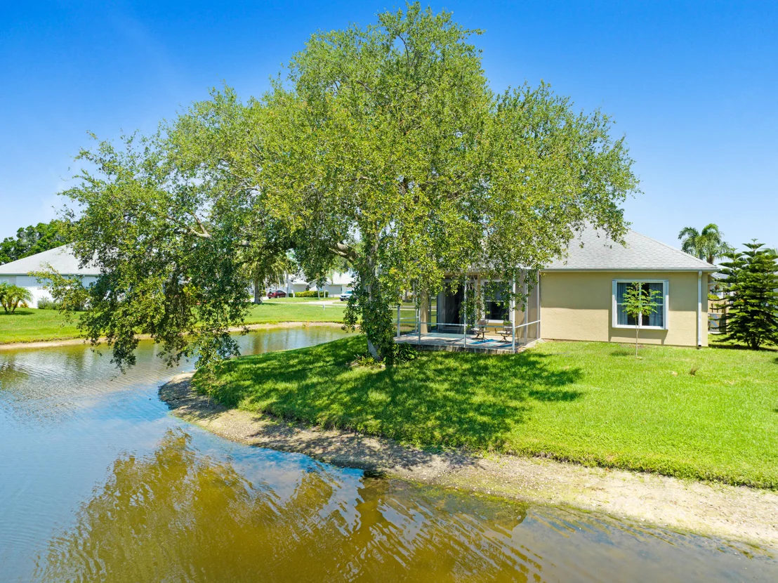 Photo of 2299 Addington Circle