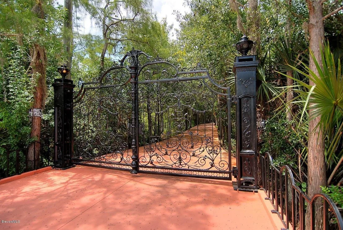 Photo of 2270 Grant Road