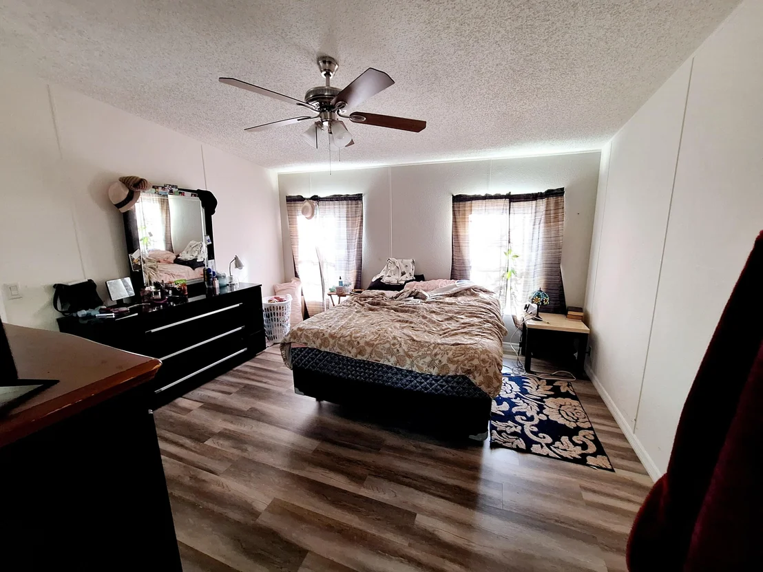 Photo of 2552 Haverhill Road NE